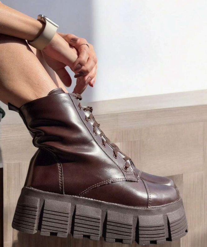 Woman's Leather Boots